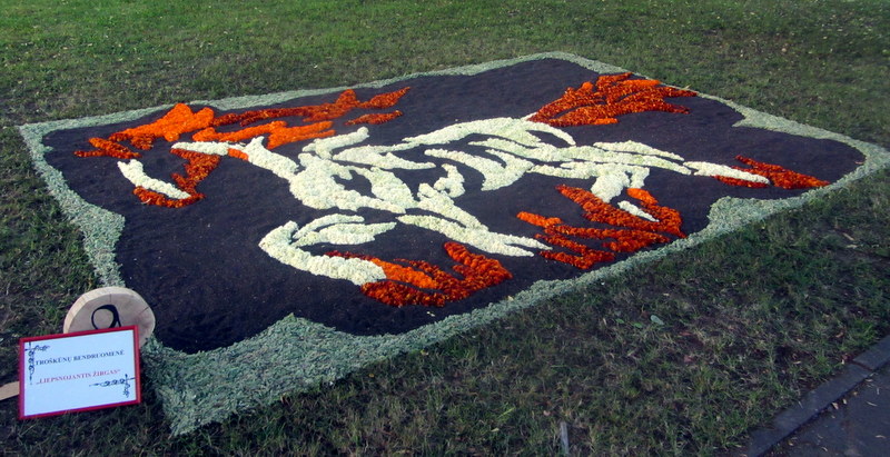 Troškūnų bendruomenės kūrinys "Liepsnojantis žirgas".