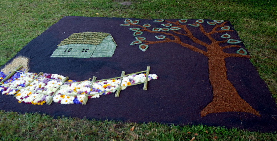Antrųjų Svirnų kaimo bendruomenės kilimas „Dešimt metų drauge“.