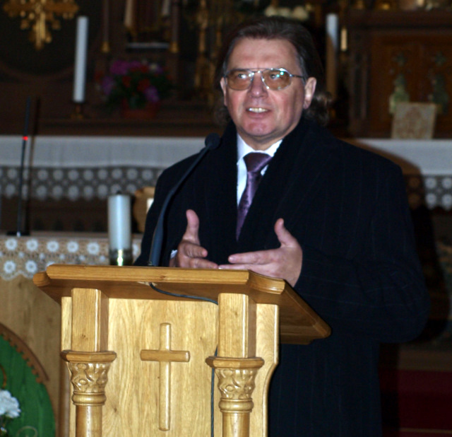 Laureatą pasveikino ir nominantas prof. dr. S. Valentas