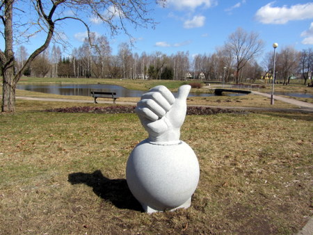 Mažoji skulptūra - akmeninis Nykštys - bus dar viena Anykščių miesto parko puošmena.