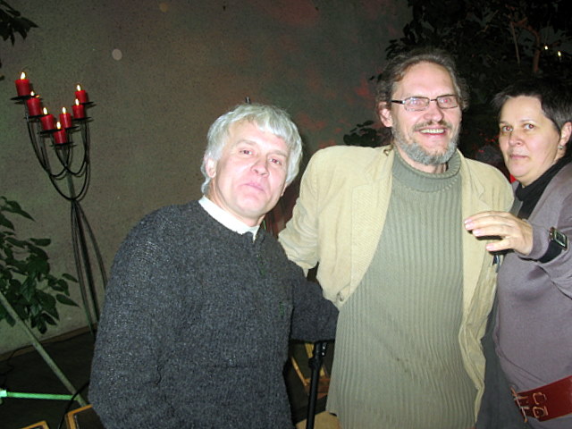 V. Pelegrimas (centre) su draugais