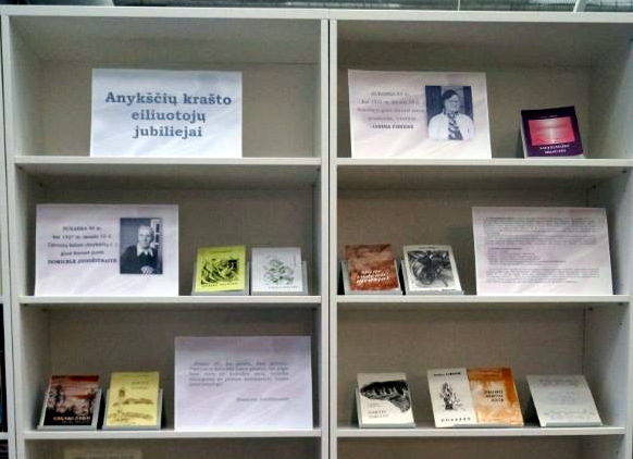 Paroda skirta trims literatėms.