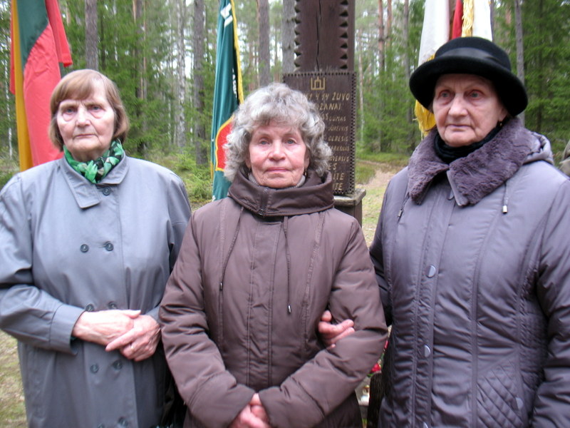 Tolimą 1951 m. balandį žuvusių laisvės gynėjų seserys (iš kairės) Aldona Pakėnaitė, Genutė Mieliauskaitė ir Genė Pakėnaitė.