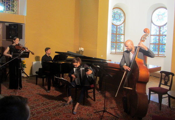 Muzikinis sveikinimas buvusiam muzikantui J. Žukui – kvarteto „4TANGO“ koncertas.