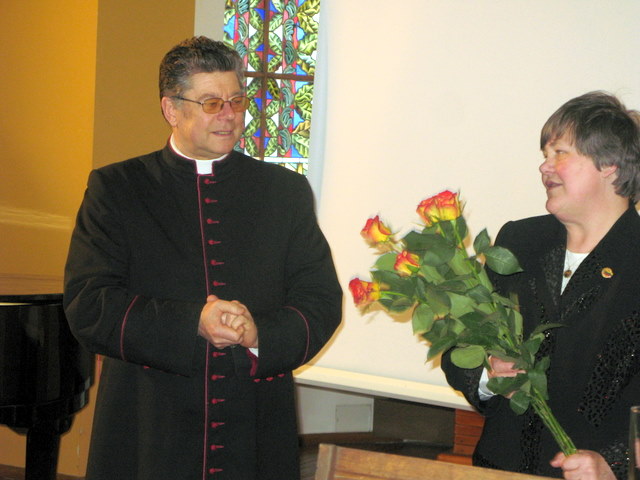 Sesijos rengėjai kan. Stanislovas Krumpliauskas ir doc. Aldona Vasiliauskienė