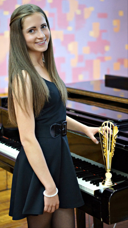 Jaunoji anykštėnė pianistė Vaiva Vanagaitė. Anykščių muzikos mokyklos archyvo nuotrauka.
