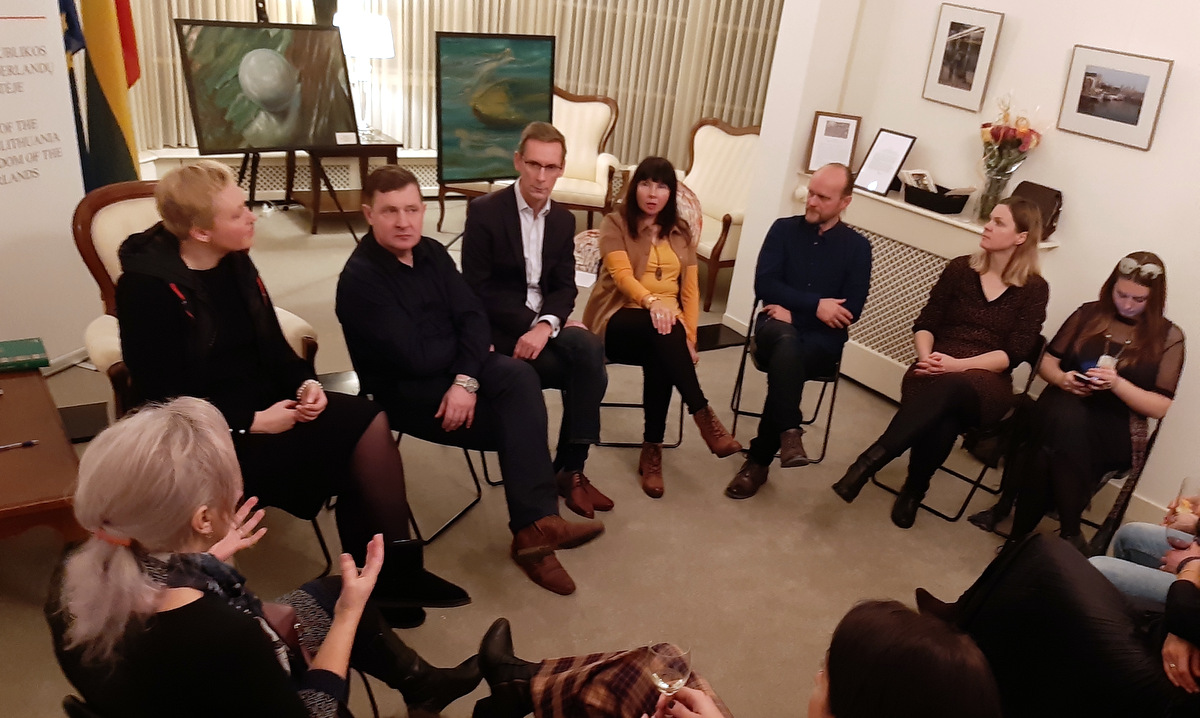 Diskusija apie lietuvybės išsaugojimą, kūrybą, gyvenimą Nyderlanduose.