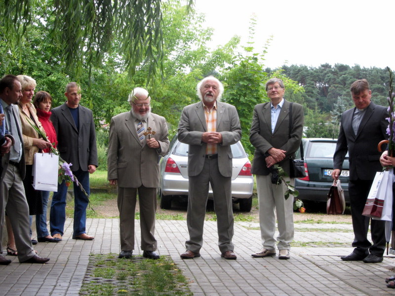 Kalba rašytojas R. Vanagas.