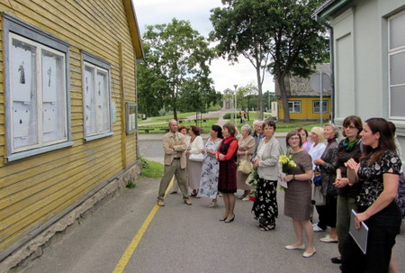 L. Uzdraitės lino raižiniai – špitolės languose.