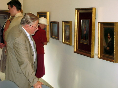Europarlamentaras Vytautas Landsbergis atidžiai apžiūrėjo Monsinjoro Alberto Talačkos kolekciją