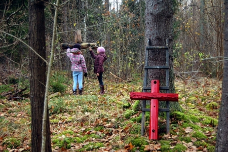 Naujas kryžius Gerkiškių senkapyje. 2012-ųjų spalis.