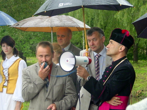 Kalba Anykščių meras S. Obelevičius, šalia - V. Strolia ir S. Filipavičius.