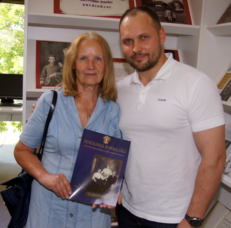 Kraštotyrininkai I. Andrukaitienė ir R. Bimba.