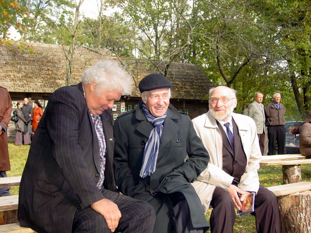Vaižgantinių svečiai, kilę iš Anykščių krašto, miškininkas A. Stackevičius, aktorius F. Jakšys ir mokslininkas J. Lapienis.