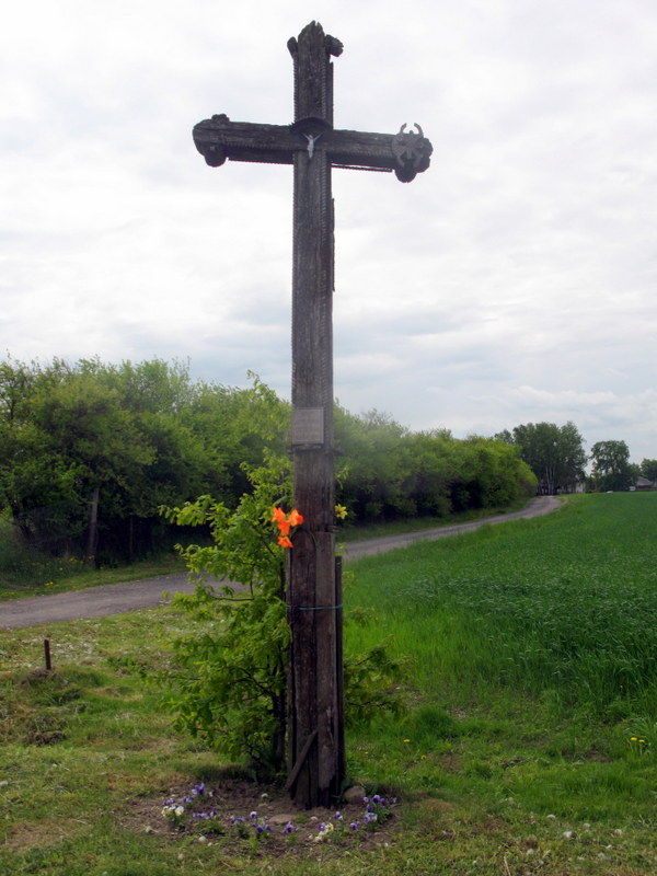 „Ant atminimą Didžiąją karą 1915“ – toks įrašas dabar žymi kryžių pakeliui į Dabužius. Galbūt tai dar vienas išlikęs Petro Blažio drožtas Anykščių krašto kryžius?.. 