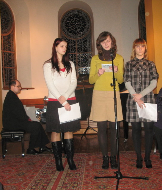 Jaunosios literatės Roberta Tylaitė, Ernesta Gudavičiūtė ir Megė Rukšaitė
