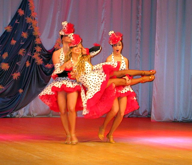 Šoka S. Uselytė (centre) su "Rokada"