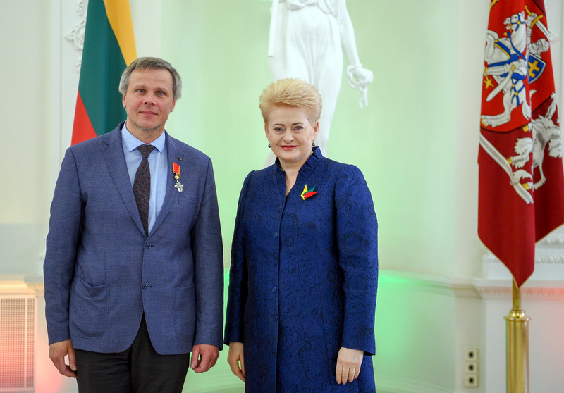 Apdovanotasis G. Karosas ir Lietuvos Respublikos prezidentė D. Grybauskaitė. 