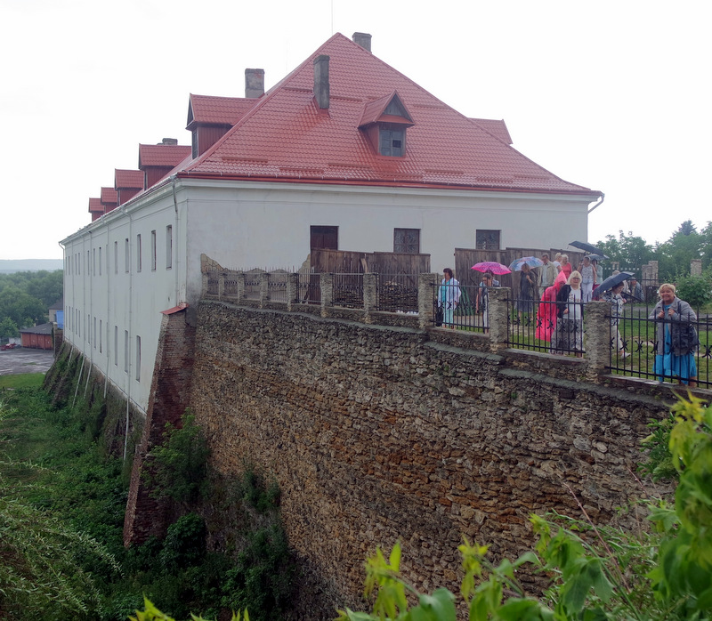 Net ir lietui lyjant Dubno pilis didinga.