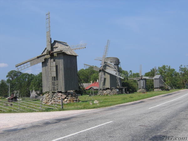 Saremos salos vėjo malūnai.