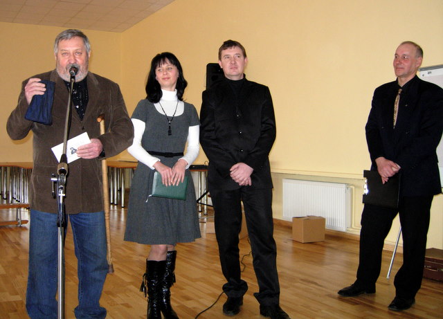 Svečiuose pas ukmergiškius - anykštėnai A. Ražinskas, Z. Butkutė ir D. Žąsinas, dešinėje - V. Česnaitis. 